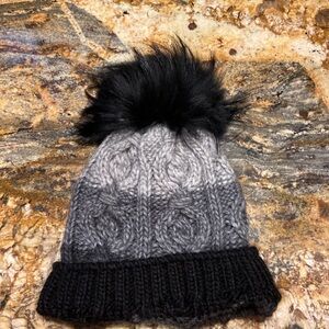 Echo Asiatic Raccoon Pom Pom beanie. Made in Italy‎